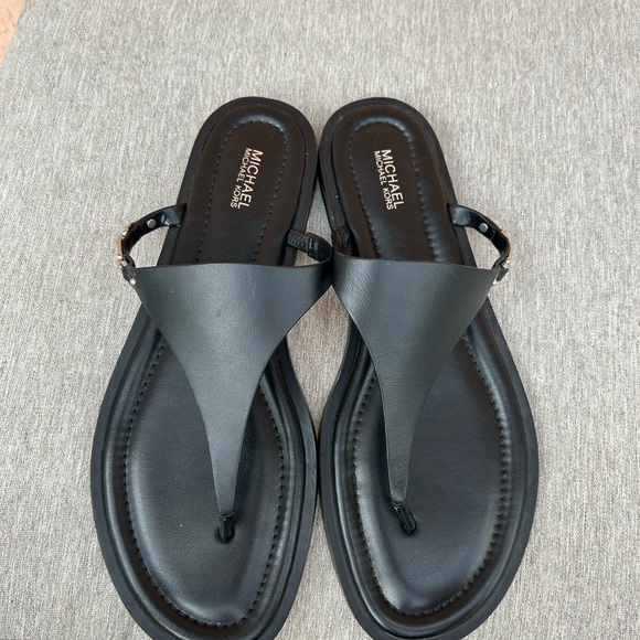 Michael Kors Black Thong Sandals Sleek Design - Picture 1 of 5